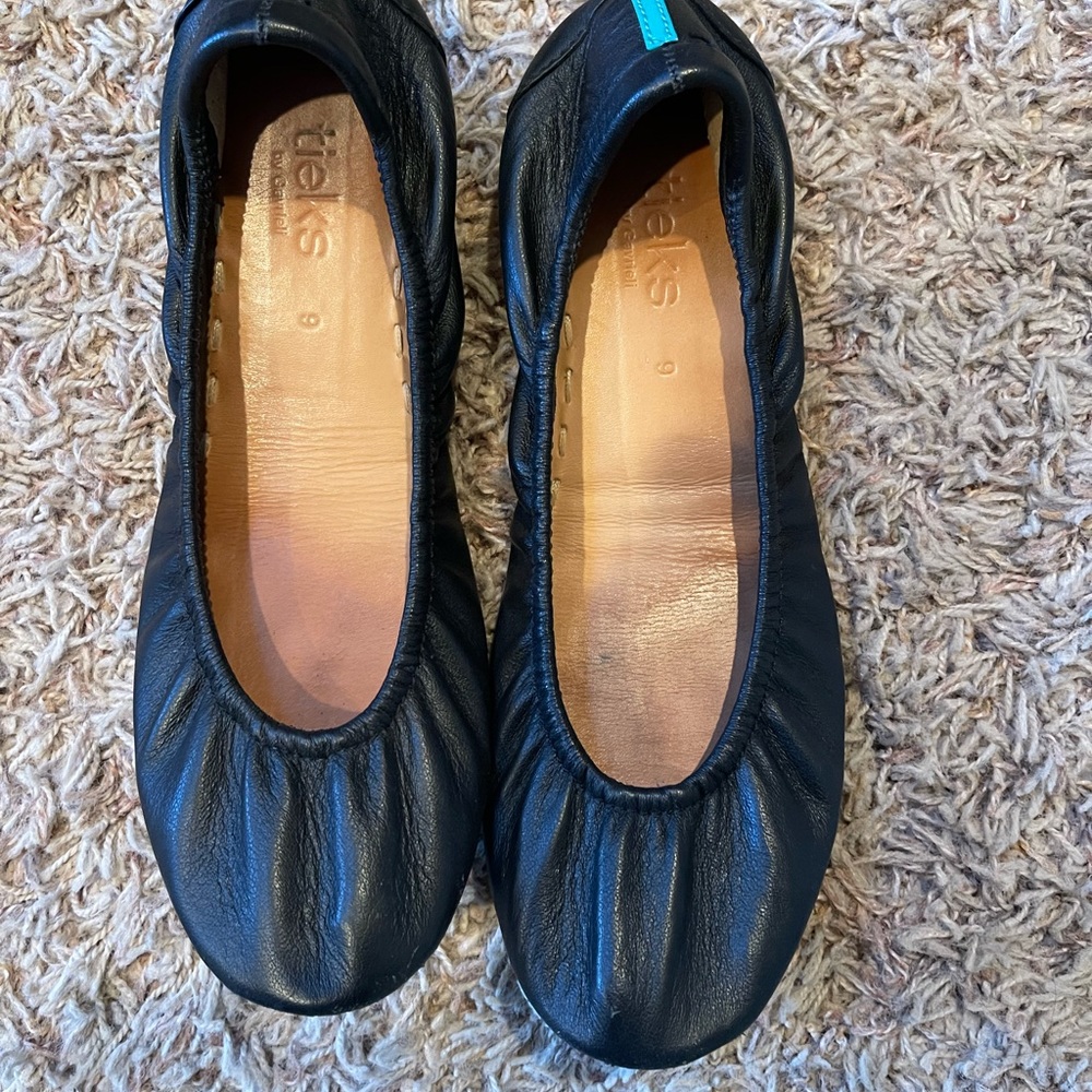 Matte Blacke Tieks size 9